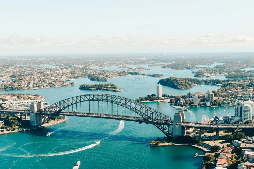 街を見渡す巨大アーチ ハーバーブリッジ